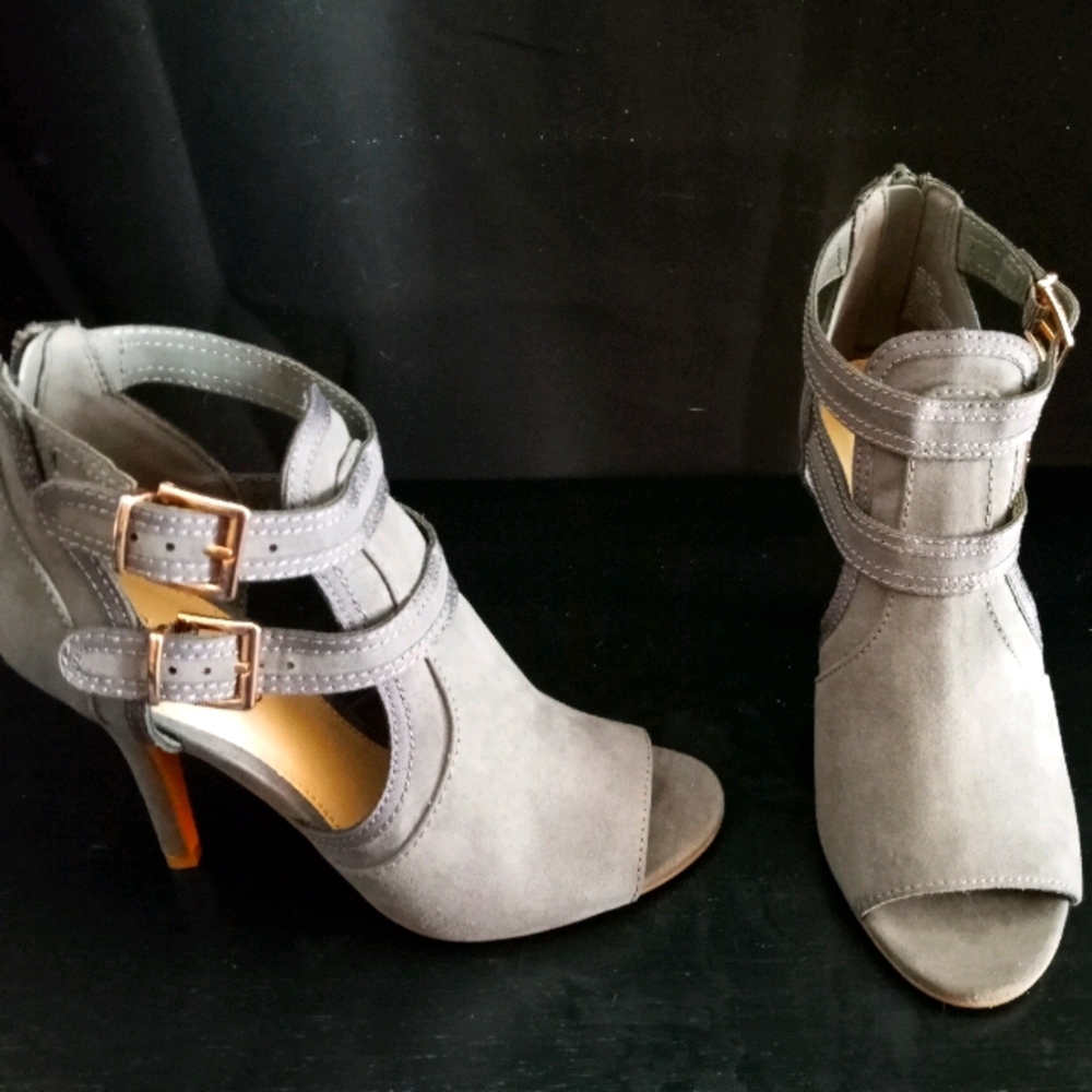 Ankle Bootie heel
